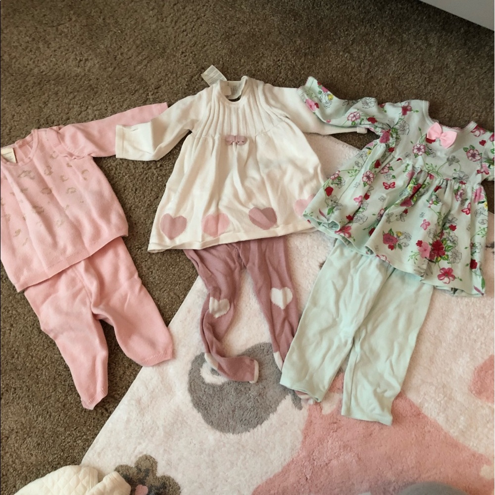 3 baby girl outfits. Size 0-3 months.